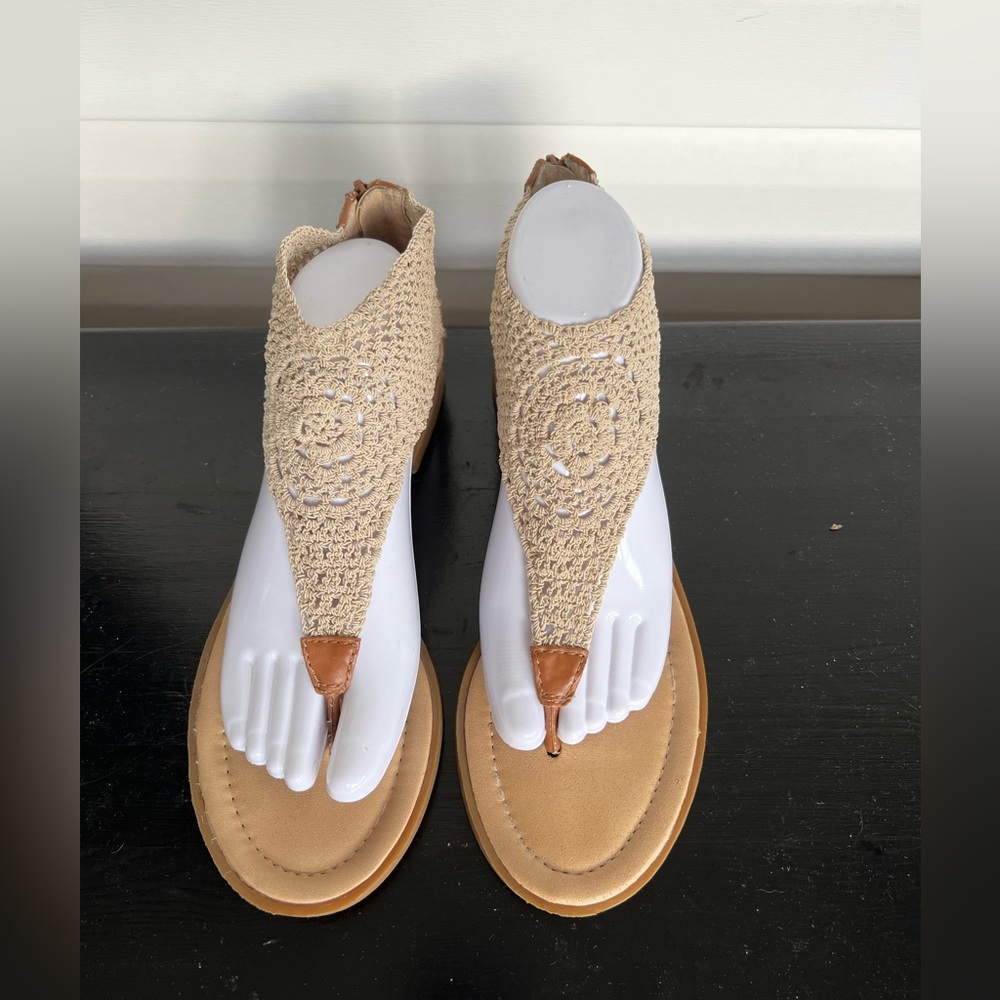 Lucky Brand Cream Flat Sandals "Crowley" Zip Back Crochet Look Size 9